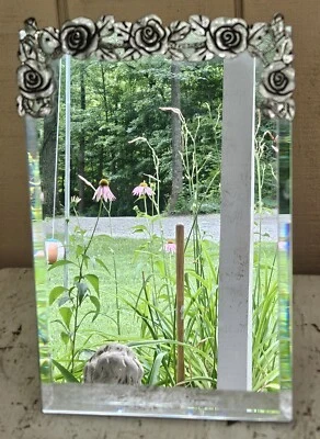 Espejo de tocador rectangular de colección 8" × 12" espejo independiente con rosas plateadas  Foto 1 de 4