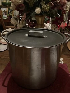 Large Silver Pan With Lid 10 x 12 - Picture 1 of 5