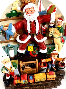 Christmas Remembered 3D Weihnachtsteller & Ständer Santa Workshop 1997 NOS in Box - Bild 1 von 12