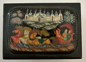 Vintage Traditional Russian Hand Painted Miniature Lacquered Trinket Jewelry Box - Picture 1 of 6