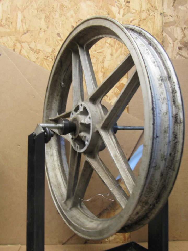 Llanta delantera Moto Guzzi V65 530 1984 GU23610380 Foto 1 de 4