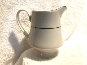 White Porcelain Farberware Creamer Simplicity Platinum 4207 4 1/4" T x 3 1/4" W - Picture 1 of 6