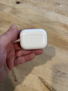 Apple A2700 AirPods 2 Pro (Left Ear Bud) MagSafe Case Lightning - Zdjęcie 1 z 9