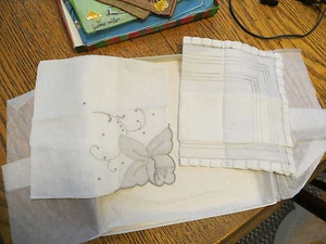 2 Unused Hankies Handkerchiefs Linen A&S Christmas Box Floral and Open Work - Picture 1 of 4
