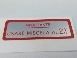 Pegatina ""utiliza mezcla del 2%"" para Vespa 125 VNB/150 VBA/VBB/GL en italiano - Imagen 1 de 1