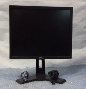 LOT OF 5 Dell 19" LCD Monitor with POWER ,VGA CORD - Picture 1 of 2