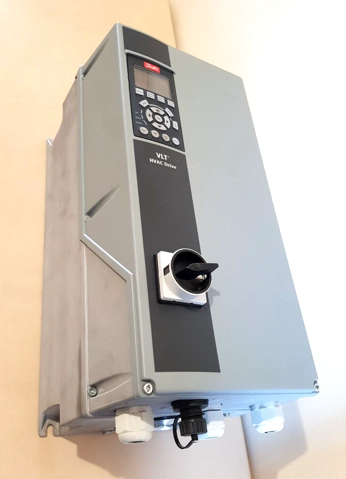 Danfoss FC-102P11KT4P55H3XGX1XXSXXXXAJBXCXXXXDX frequency inverter 11kw #467 - Bild 1 von 4