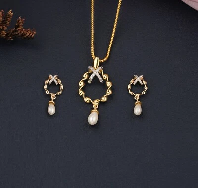 Colgante y pendientes de oro amarillo | Diamantes naturales 0,12 quilates | Conjunto floral de 18 quilates | Foto 1 de 4