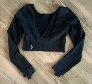 Top corto Free People FP Movement Cut It Out manga larga negro elástico talla S/M - Imagen 1 de 8