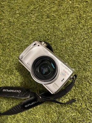 OLYMPUS Camedia C-770 4MP Camera Silver - Image 1 of 4
