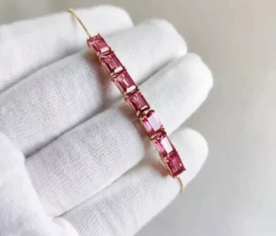 Brazalete Bolo de zafiro rosa creado en laboratorio corte esmeralda de 6 quilates enchapado en oro amarillo de 14 k Foto 1 de 4