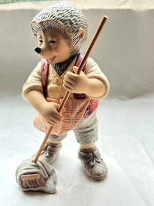 Goebel Figur Mecki Putzer - Bild 1 von 4