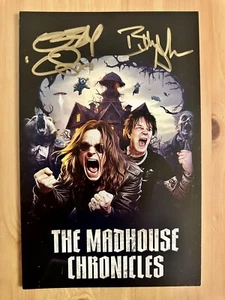 Tarjeta fotográfica firmada por Ozzy Osbourne y Billy Morrison AUTOGRAFIADA Black Sabbath - Imagen 1 de 5