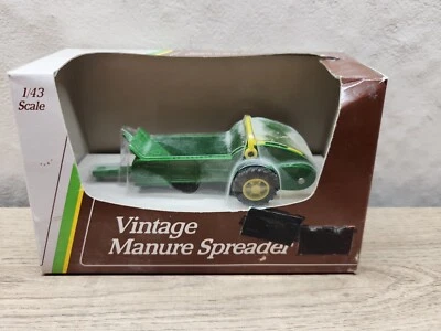 Ertl Vintage Manure Spreader 1:43 John Deere Colors New In Box 5654 - Image 1 of 3