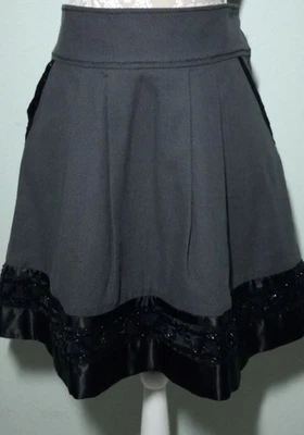 Minifalda plisada Marc Jacobs talla 6, gris negra satinada cuentas línea A bolsillo de fiesta Foto 1 de 4