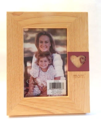 Marco de fotos de madera CARR con corazón MAMÁ se adapta a un 4x6 Foto 1 de 4
