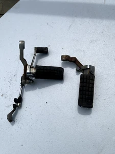 1983 Honda CB650 SC Nighthawk H1118) left and right front foot pegs set #2 - Picture 1 of 2