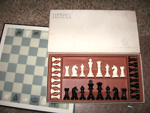 VINTAGE DELUXE CHESS SET 1968 SELCHOW & RIGHTER EXCELLENT CONDITION