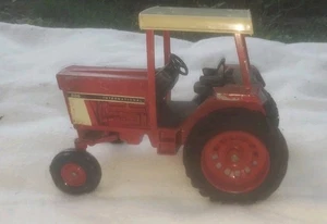 Tractor ERTL 1/16 International 886  - Imagen 1 de 8