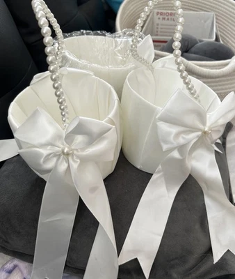 3 CESTAS DE NIÑA FLOR SATINADA CEREMONIA BODA CON ARCOS DE SATÁN Y MANGO DE PERLAS! ⭐️⭐️ Foto 1 de 4