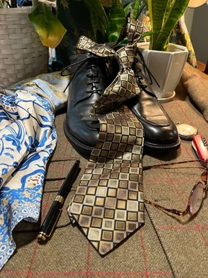 VALERIO GARATI 100% SEDA PURA HECHA A MANO ORO NEGRO Foto 1 de 4