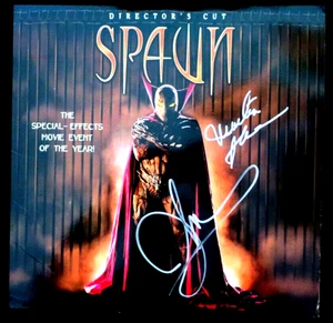 The "Spawn" Laserdisc signiert von John Leguizamo & Martin Sheen - Bild 1 von 2