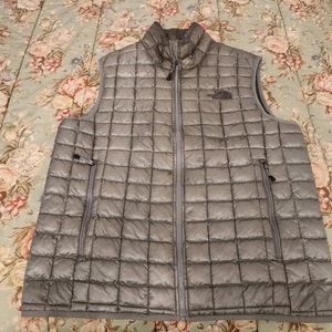 The North Face Thermoball Vest Mens MEDIUM Quilted Puffer Jacket Outdoors - Picture 1 of 12