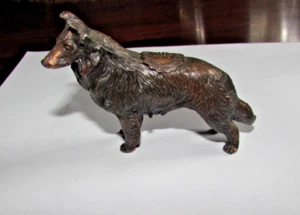 Antigua estatuilla de recuerdo de perro Collie pisapapeles Mt Morris Illinois pinos blancos - Imagen 1 de 4