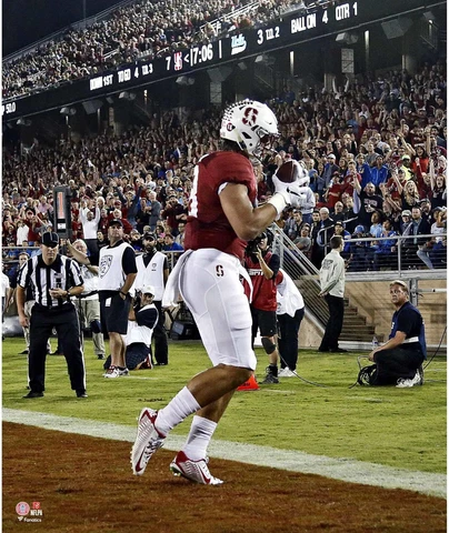 Austin Hooper Stanford Cardinal Unsigned Tiptoe Touchdown Photograph Cover