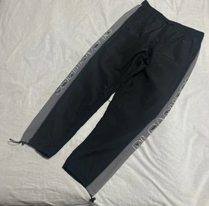 Pleasures Now Herren Jogginghose Kordelzug Logo Nylon Trainingshose Gr. M - Bild 1 von 4