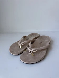 Sandalias Vionic Bella para mujer talla 8 charol tanga chanclas moño zapatos cómodos - Imagen 1 de 6