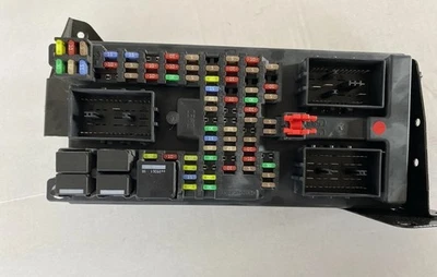 Caixa de fusíveis de cabine GH2214F041BA LAND ROVER LR4 2010 2011 2012 2013 2014 - Imagem 1 de 4