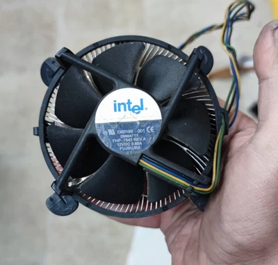 dissipatore raffreddamento CPU COOLER INTEL E41759-002 LGA1155/1156 4-PIN - Immagine 1 di 4