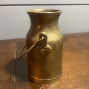 Jarra de leche miniatura de latón macizo vintage con mango - muy buena - ¡adición perfecta!   - Imagen 1 de 8