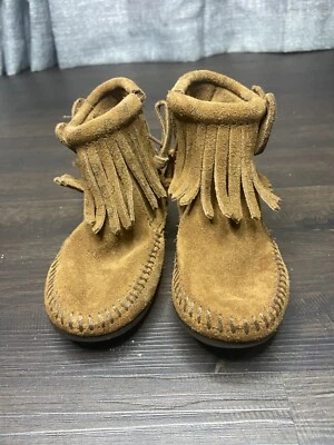 Mocasines Hello Kitty Minnetonka para niños pequeños Foto 1 de 4