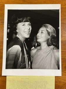 1977 Bess Myerson Barbara Walters Candid Original Movie TV Press Photo A61 - Picture 1 of 4