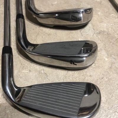 Hierros de golf Acer Cavity Back Mantara con dos hierros híbridos 3/5 6-S/W Foto 1 de 4
