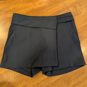 Banana Republic schwarze Skorts mit breitem Bund - Bild 1 von 10