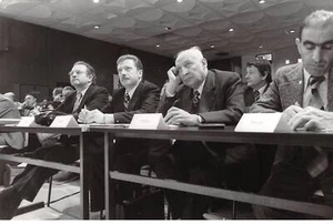 Foto De presse.MLE10911.30x20 CM Environ.alain Chenard.maire De Postal- Nantes - Imagen 1 de 2