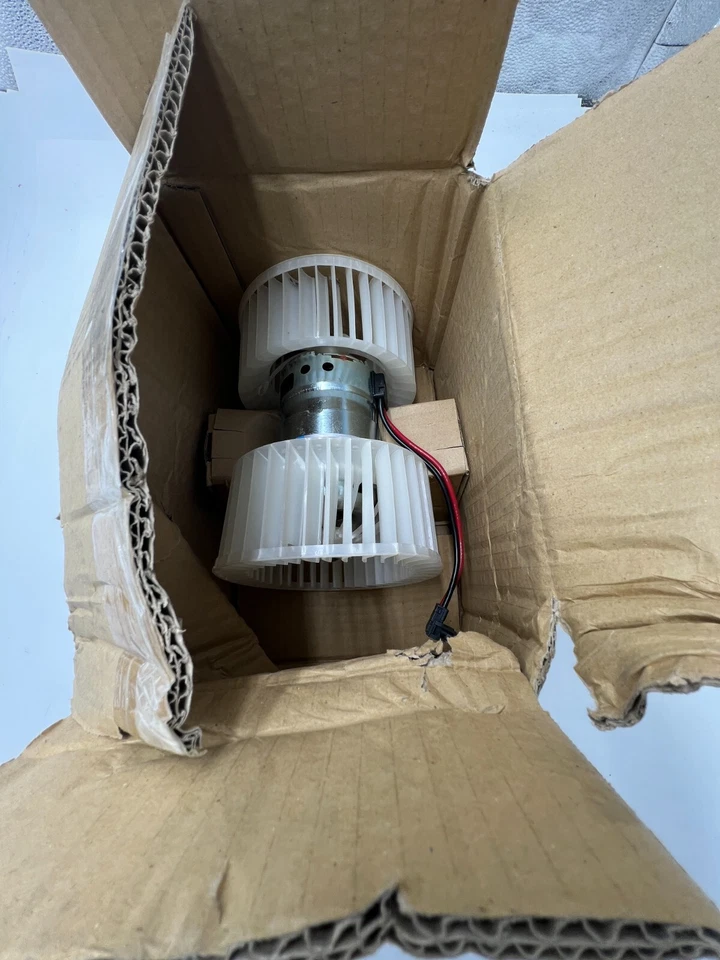 Carquest Genuine Blower Motor 12V 75808, 219235, 12289 fits 2001-2004 BMW 320i - Image 1 of 4
