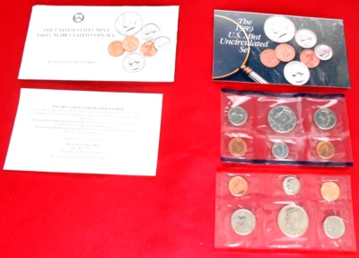 1989 US MINT 10 PC P & D MINT SET - Image 1 of 4