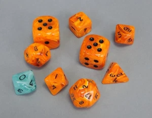 9 Stck. Kristall Kaste Seide Orange mit schwarzen polyedrischen Würfel Set mit Jumbo Pips OOP - Bild 1 von 2