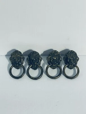 "Lote de cuatro tiradores de anillo de cajón de latón antiguo vintage - cabeza de león 2"" de alto 1 1/2"" con" Foto 1 de 3