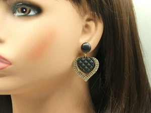 Pendientes colgantes de corazón de cuero sintético negro con cristales transparentes - Imagen 1 de 3