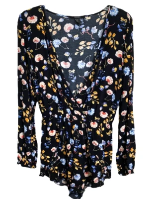 Mameluco Forever 21 para mujer multicolor estampado Ditsy cuello en V con superposición talla M Foto 1 de 4