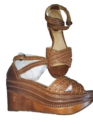 Sandálias de couro marrom FRYE CARLIE plataforma perfurada wedge 3,25 pol. 8M *NOVO* - Imagem 1 de 4