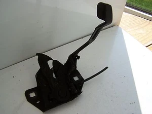 Chrysler Voyager Bonnet Catch - Picture 1 of 1
