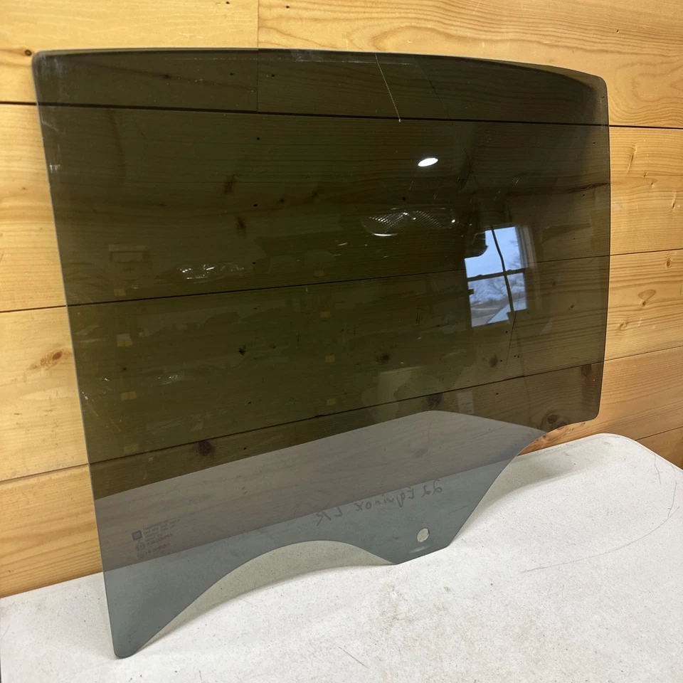Chevrolet Equinox 2018-2024 puerta trasera izquierda lado del conductor ventana cristal OEM Foto 1 de 4