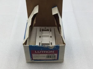 Atenuador fluorescente Lutron NTF-10-WH Nova T - Falta la cara del panel - Imagen 1 de 3