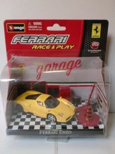 BURAGO 1/43 - SET FERRARI ENZO GIALLO - RACE E PLAY GARAGE  - Foto 1 di 1